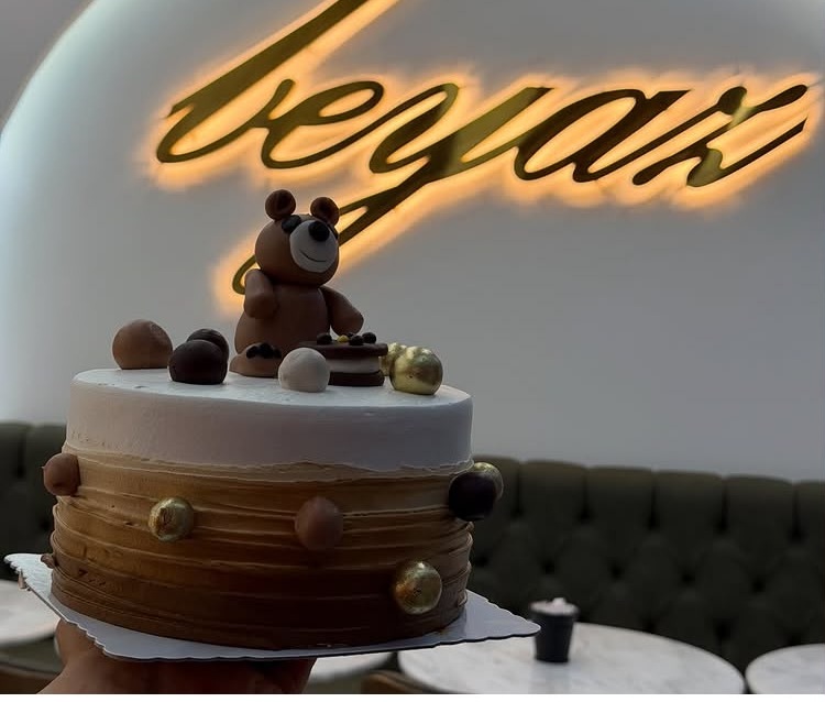 Ayıcık figürlü özel tasarım pasta