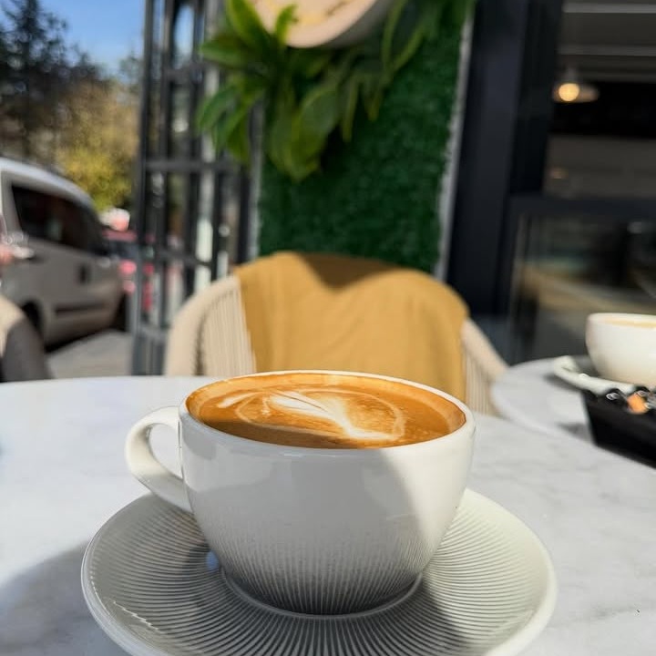 Latte art ile hazırlanmış cappuccino